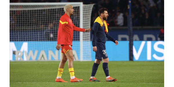 Lionel Messi remercie les fans qui ont écrit des lettres avec leur cœur Lionel Messi remercie les fans qui ont écrit des lettres avec leur cœur